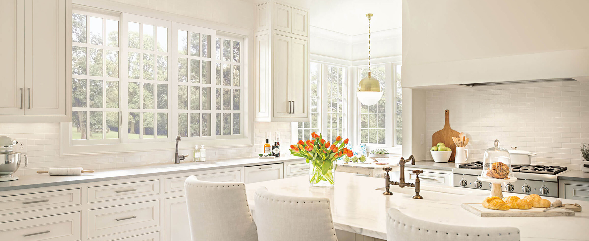 Marvin sliding windows, also called gliders, feature one or more operating sashes that move left to right. This style of sash is ideal for high-traffic areas.
